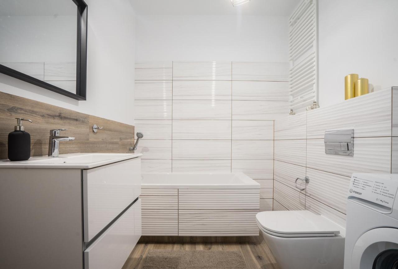 Bizapartments - Modern Flats With Parking Varsavia Esterno foto