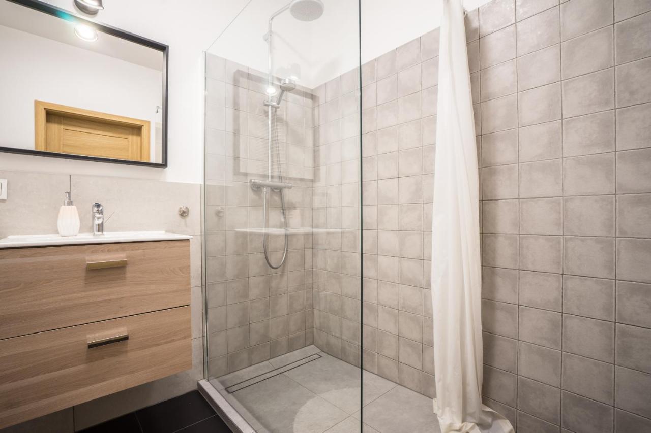 Bizapartments - Modern Flats With Parking Varsavia Esterno foto